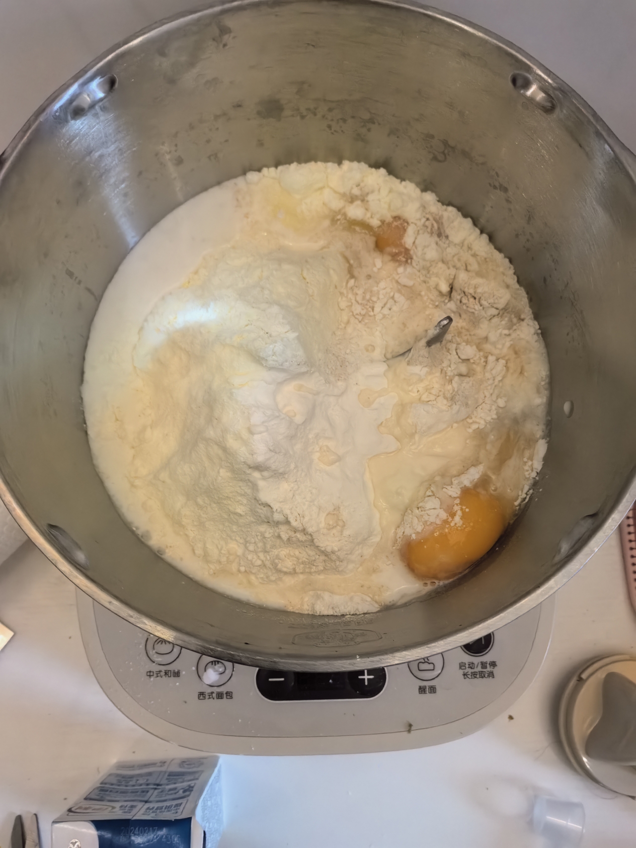 简易懒人版空气炸锅、和面机高蛋白减脂咸蛋黄肉松全麦面包的做法 步骤3
