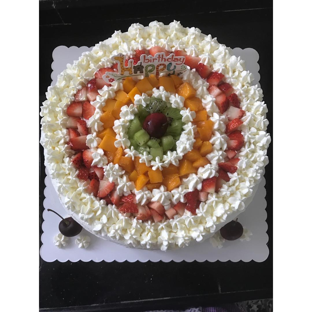 奶油水果装饰蛋糕