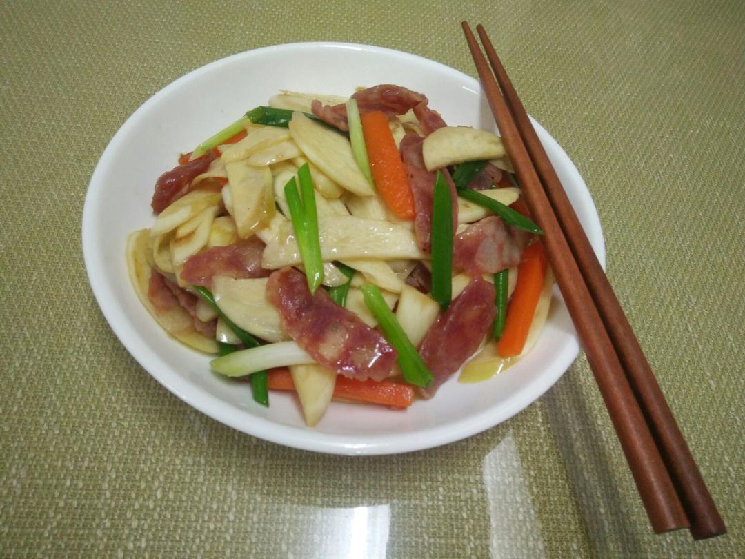 腊肠炒茭白