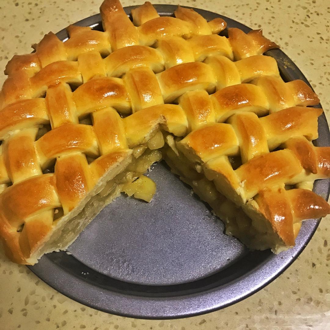 大三村的苗翠花做的苹果派