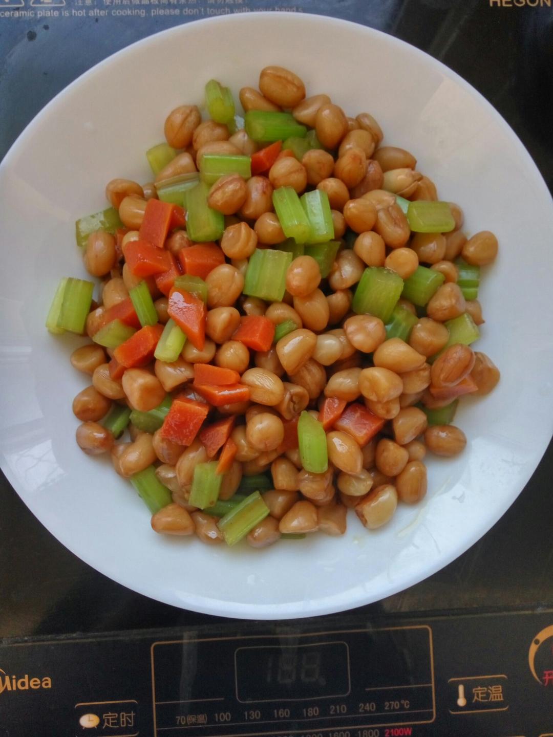 凉拌西芹花生胡萝卜