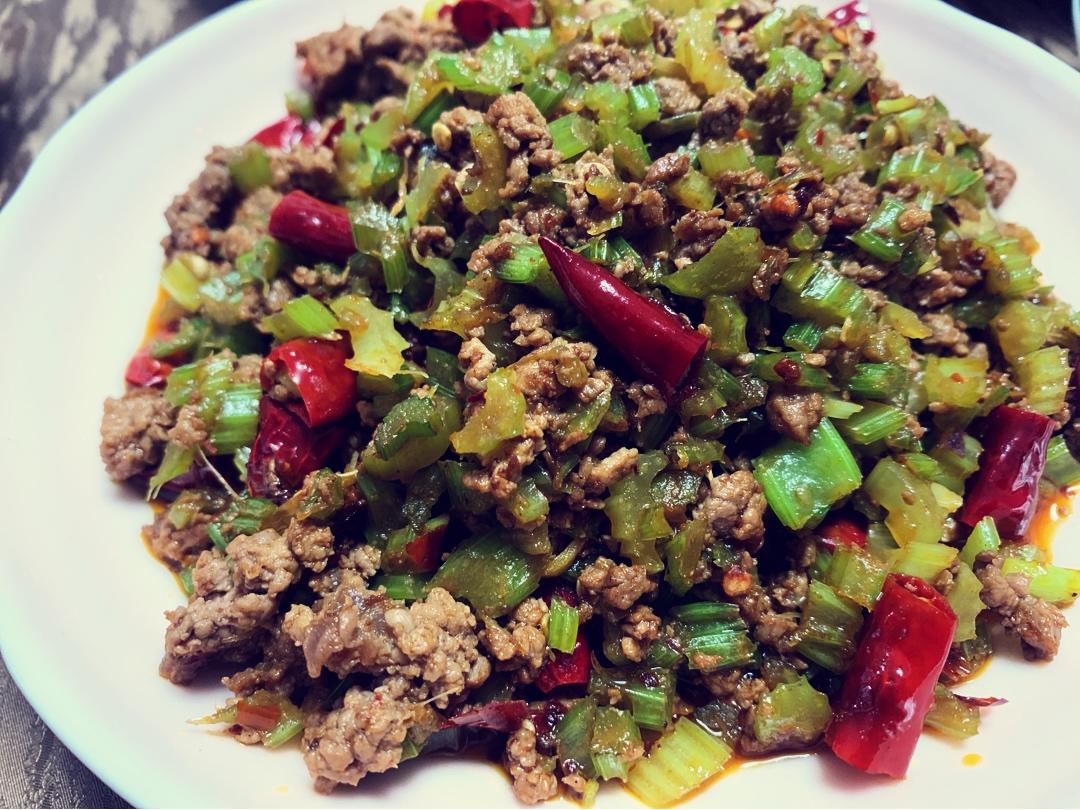 芹菜牛肉末「下饭神器」