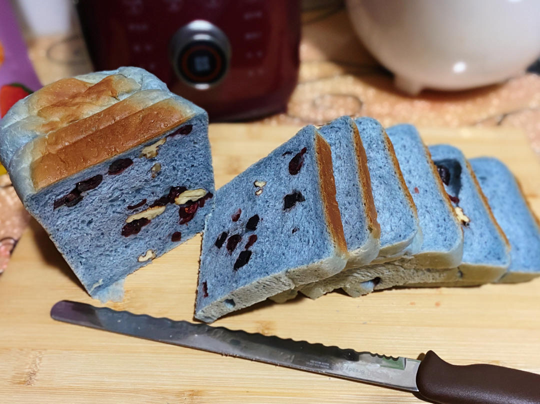 用美食向大师致敬：蝶豆花梵高“星空”吐司B12