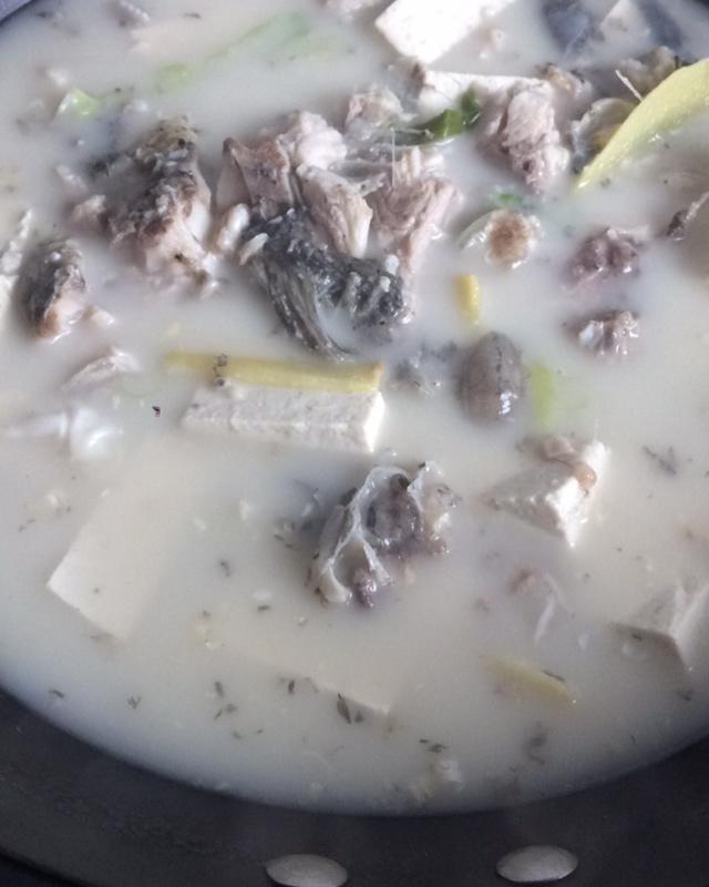 鲫鱼豆腐汤