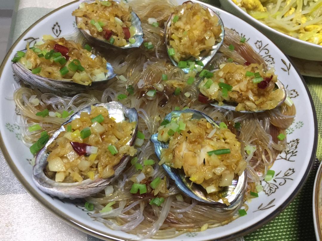 蒜蓉粉丝蒸鲍鱼