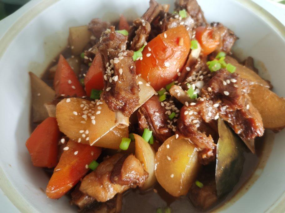 酥而不腻的红烧羊排