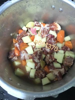 下饭菜之土豆胡萝卜排骨煲的做法 步骤5