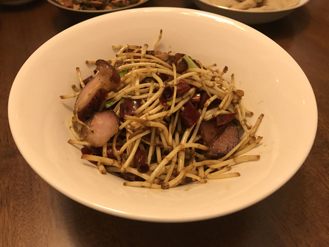 开胃消食下饭的折耳根炒腊肉
