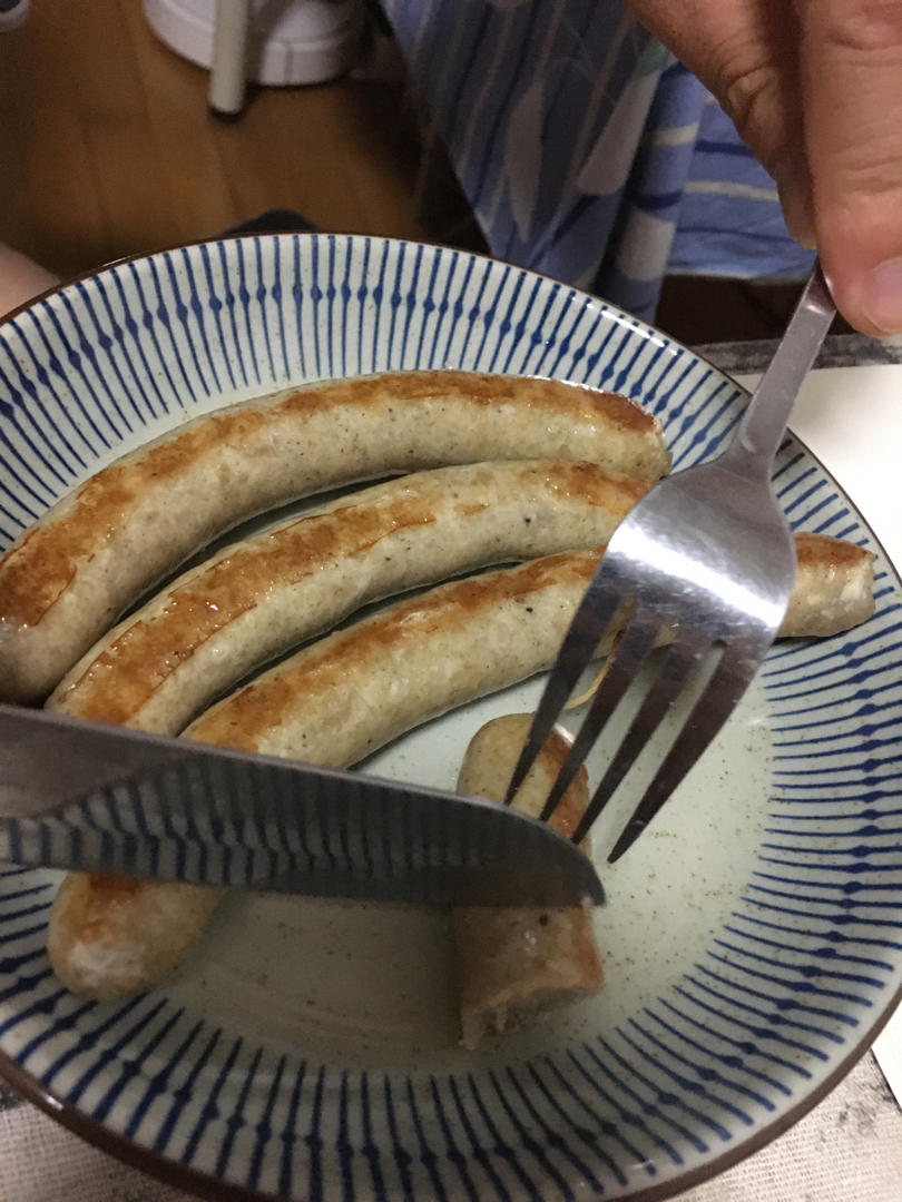 德式煎图林根香肠配肉汁土豆泥