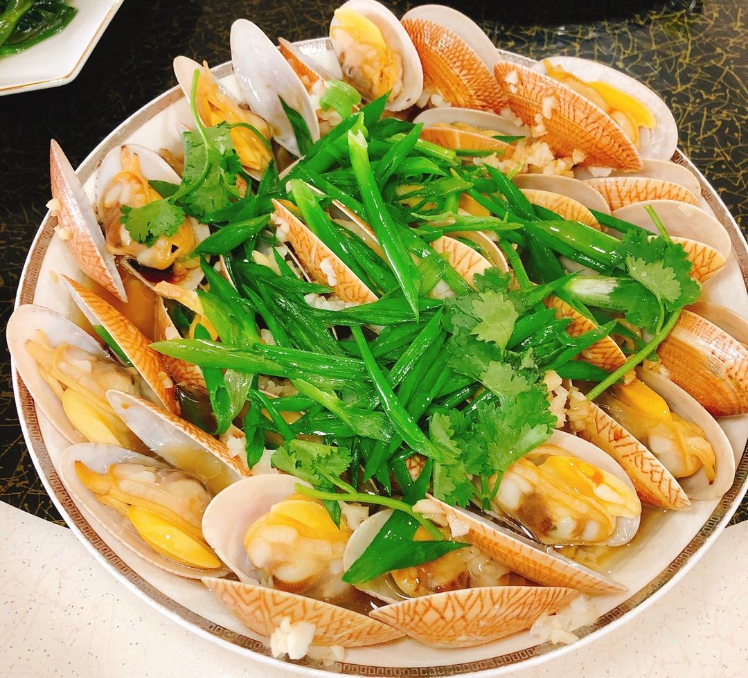 金银蒜粉丝蒸花蛤