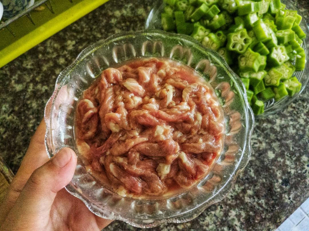 超级下饭的秋葵炒肉丝的做法步骤图 宥宥子 下厨房