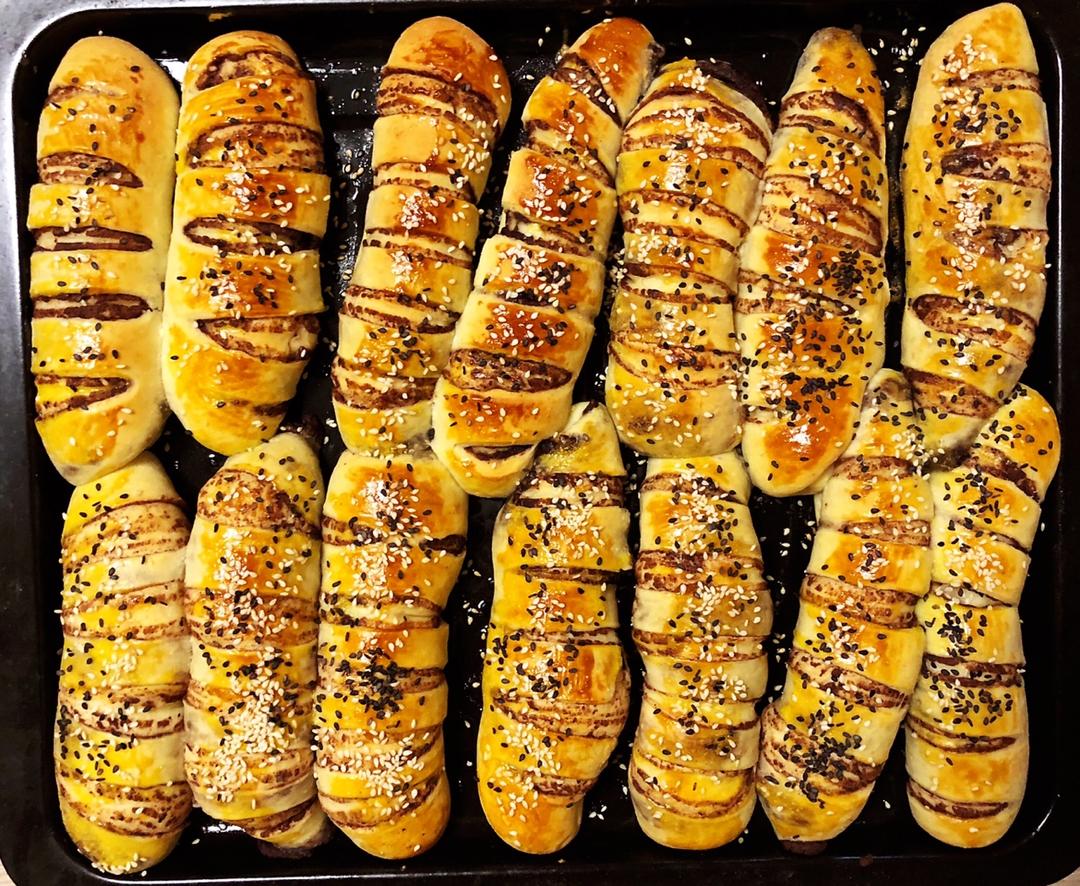 豆沙毛毛虫面包