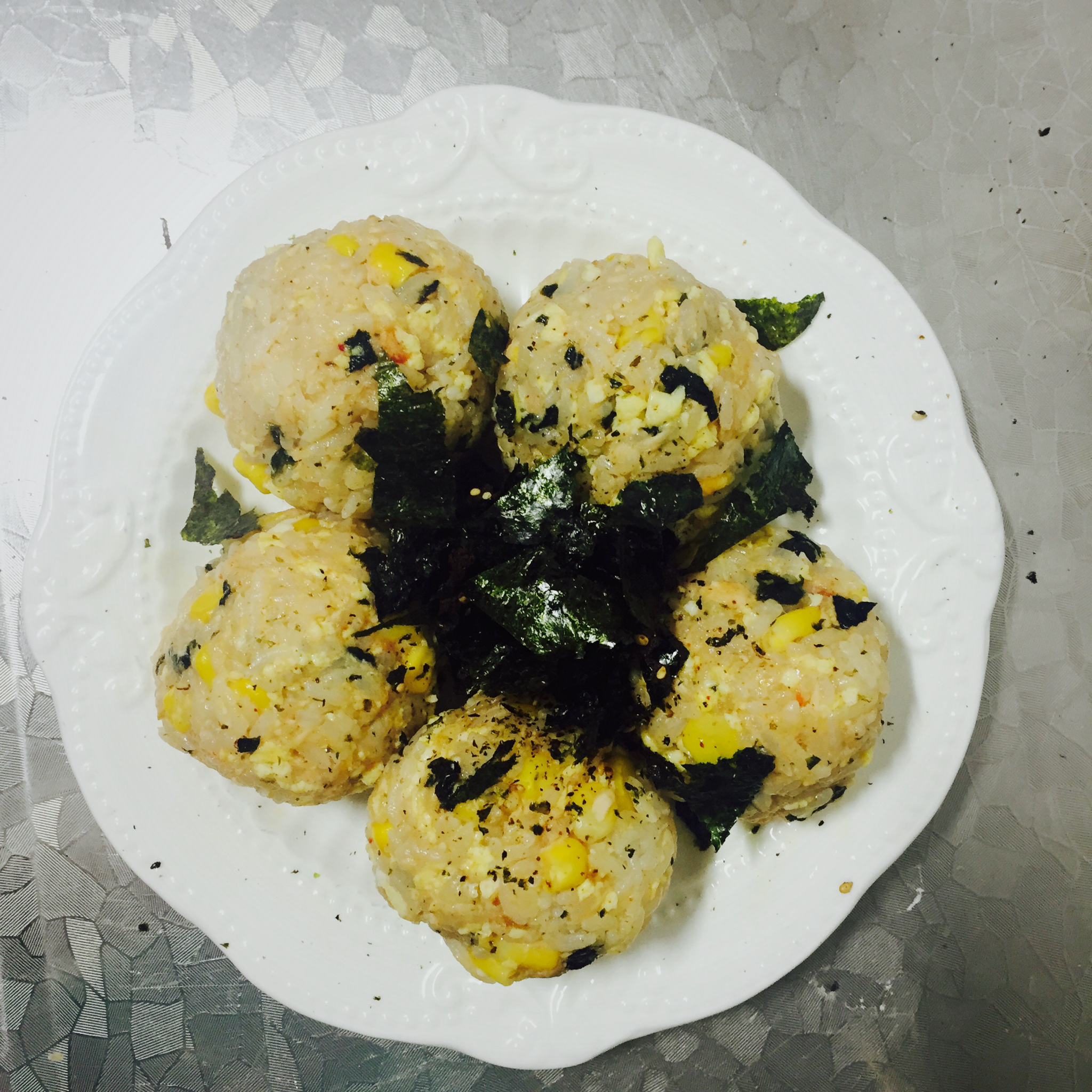 金枪鱼饭团