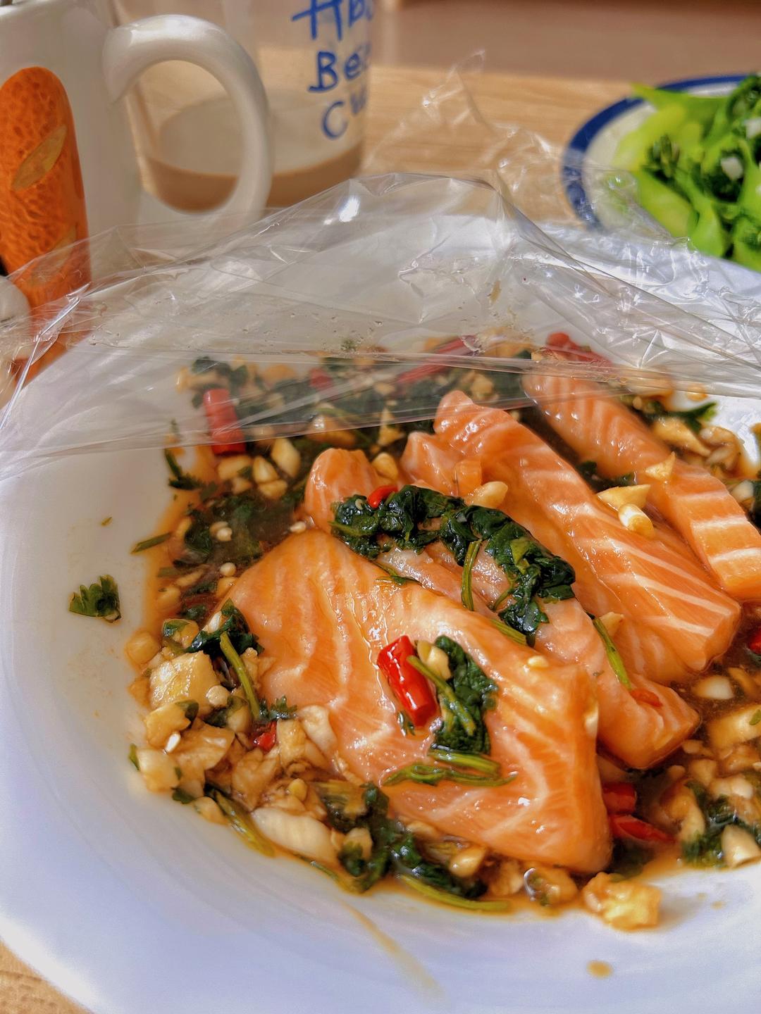 凉拌三文鱼的做法