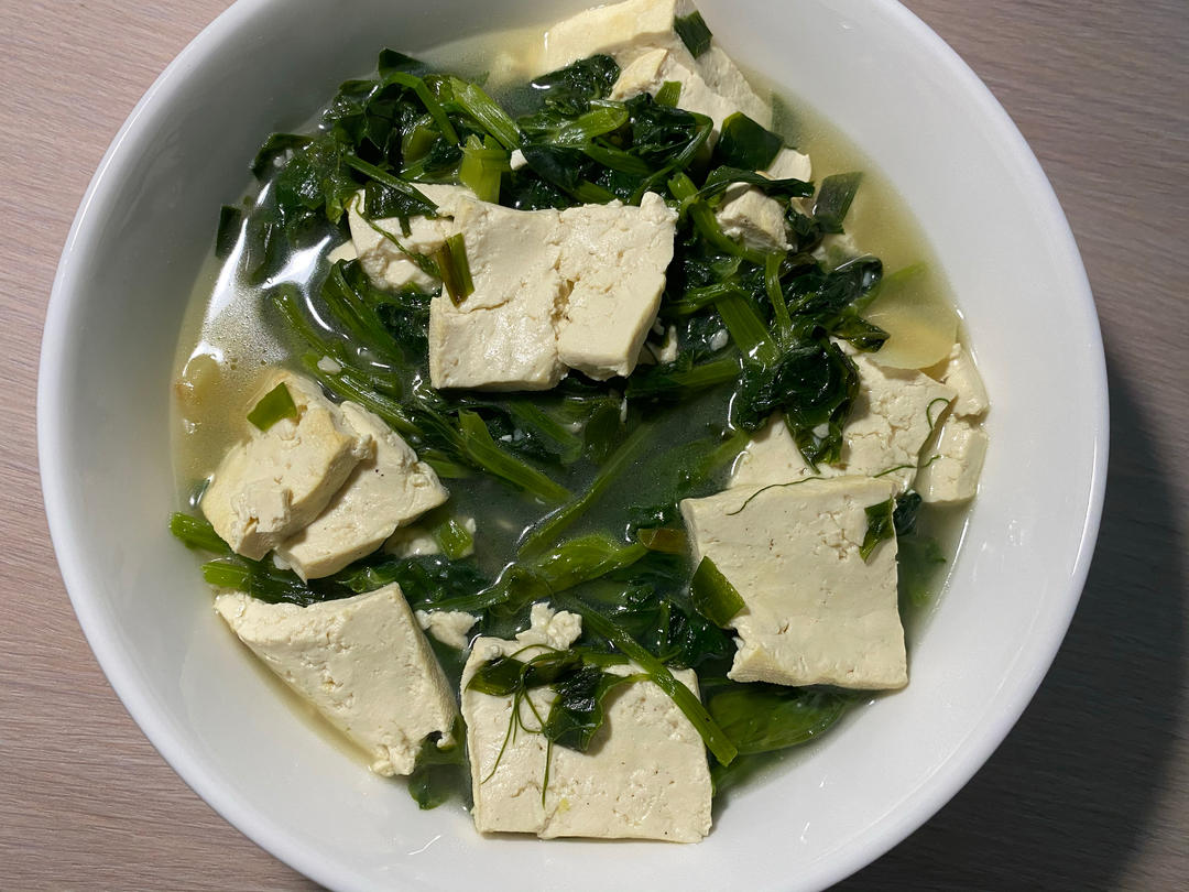 豌豆尖豆腐汤