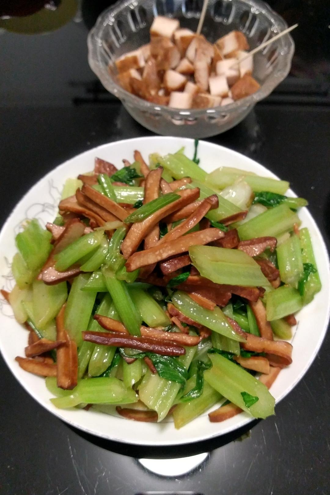 手机用户2120_9stz做的熏干炒芹菜