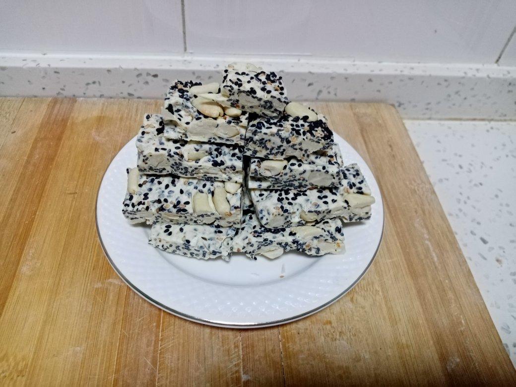 黑芝麻花生牛轧糖