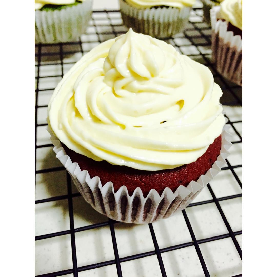 红丝绒杯子蛋糕（酸奶油Q弹版）Red velvet cupcake