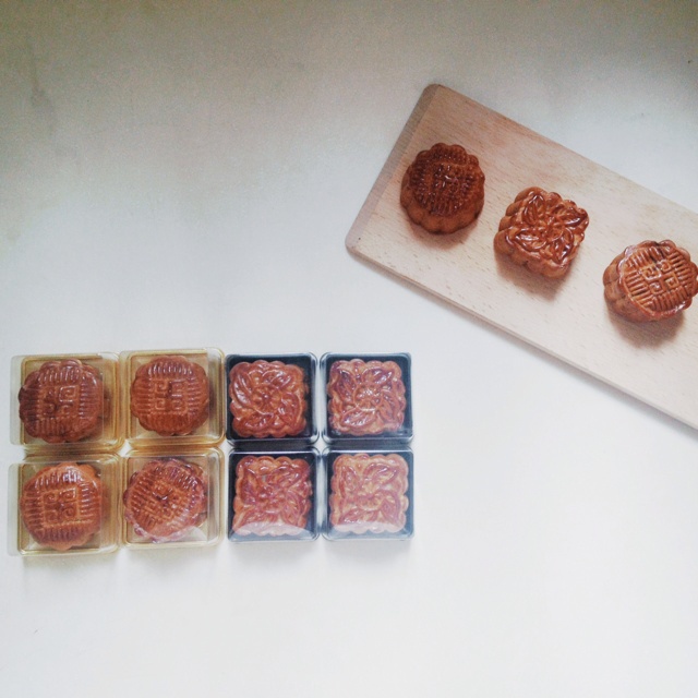 广式月饼——蛋黄莲蓉月饼