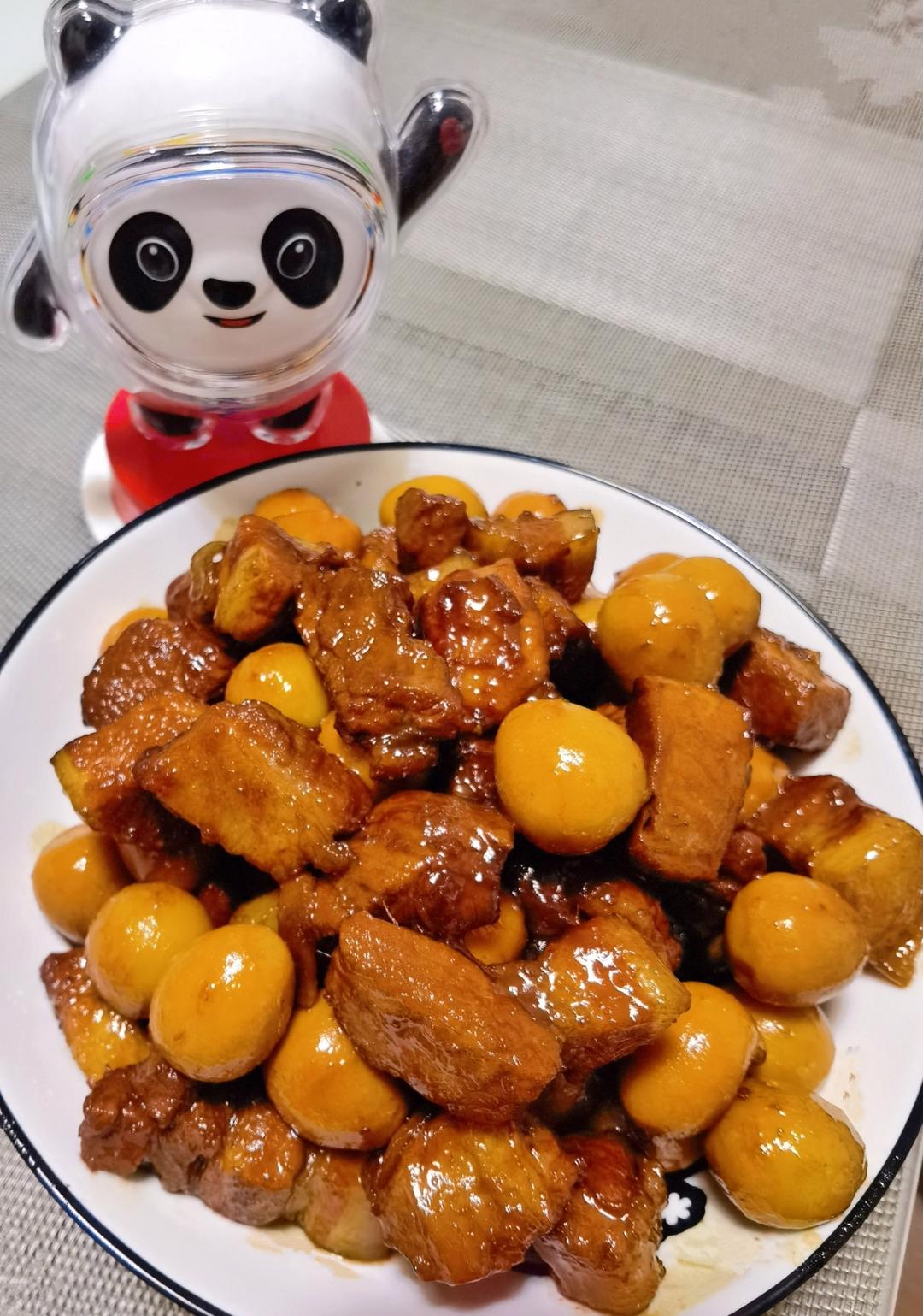 加了鹌鹑蛋后，这盘红烧肉，美味的逆天啦——鹌鹑蛋烧肉（孔瑶食谱）