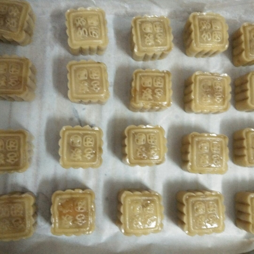 广式月饼——蛋黄莲蓉月饼