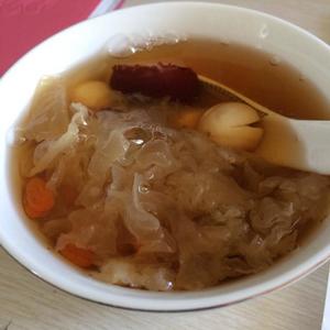 红枣银耳莲子汤的做法 步骤3