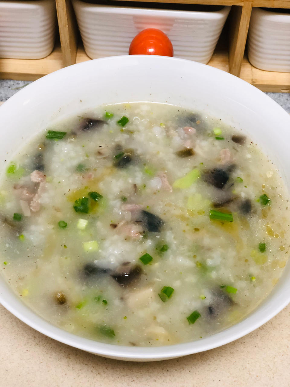 妈妈👩教我做的皮蛋瘦肉粥🥣简单快捷美味😋