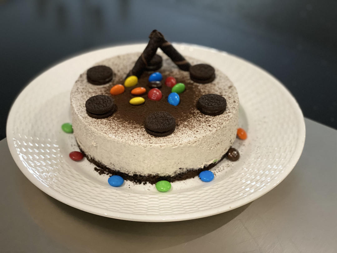 钱小当做的6寸牛奶奥利奥慕斯蛋糕