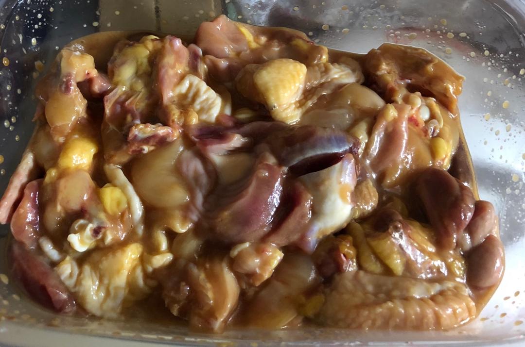 香气火爆口感滑嫩的啫啫滑鸡煲