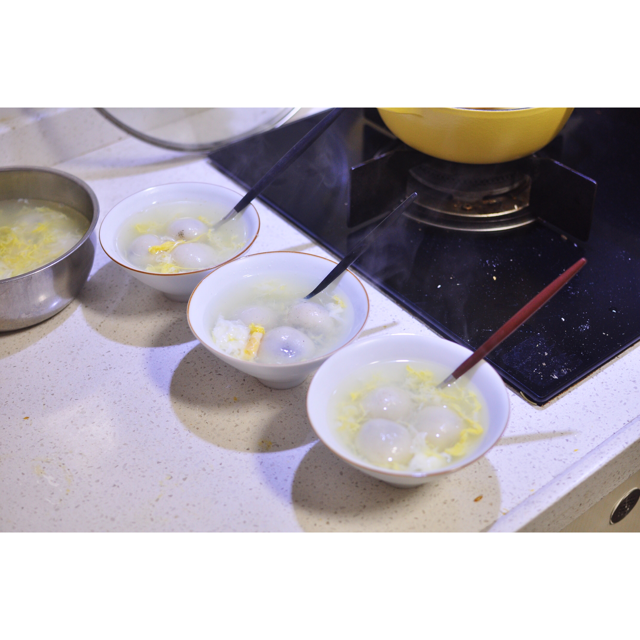 花生黑芝麻汤圆