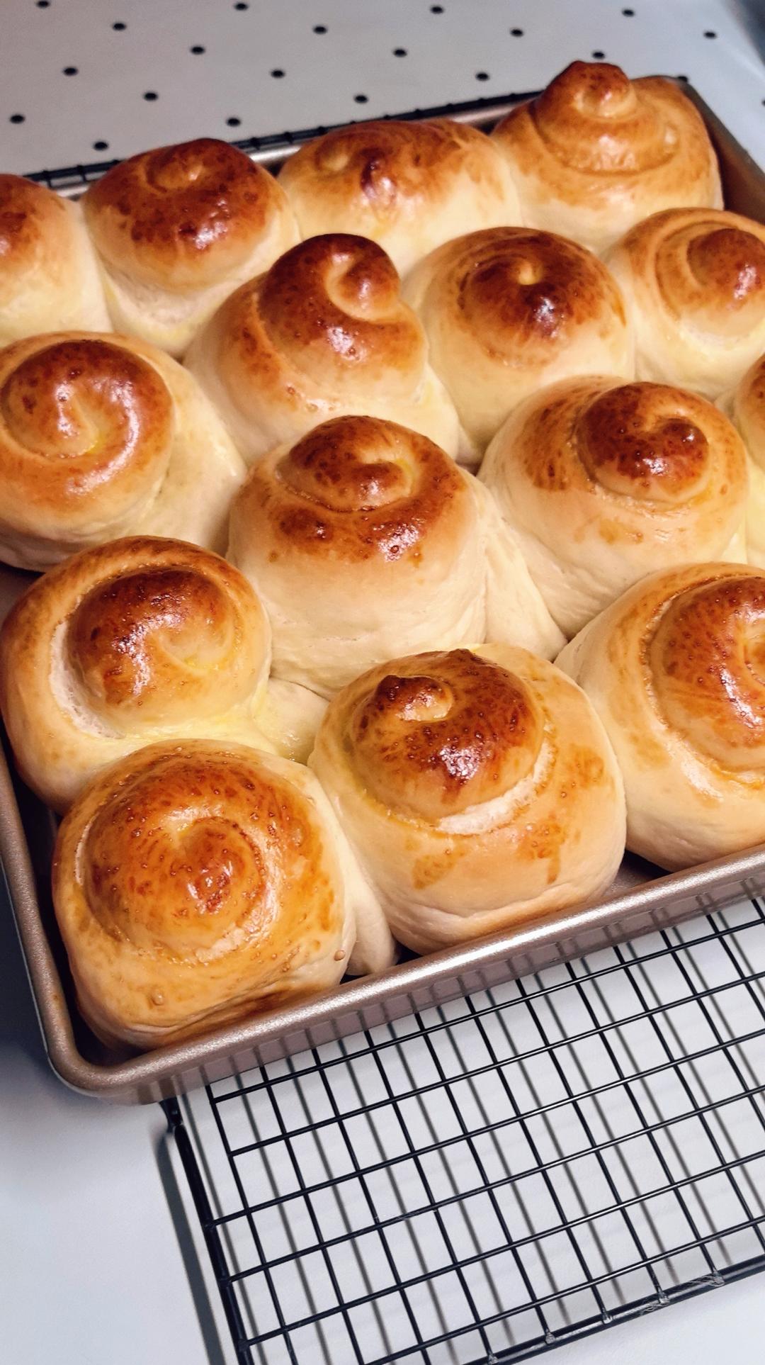 奶香脆底蜂蜜小面包