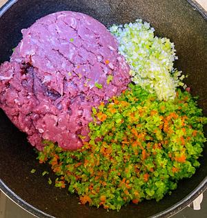 羊肉芹菜胡萝卜饺子的做法 步骤8