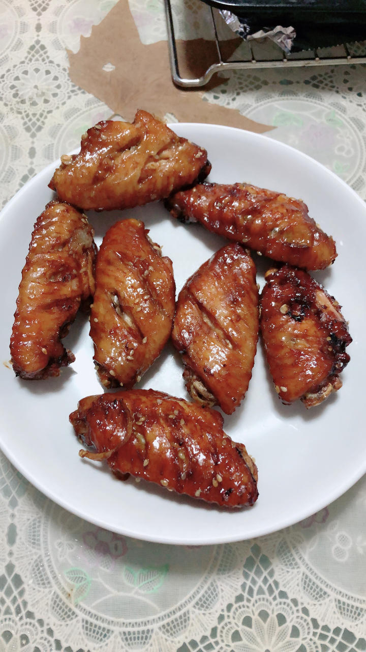蜜汁蒜香孜然烤鸡翅+土豆片【烤箱版】好吃到舔手指！