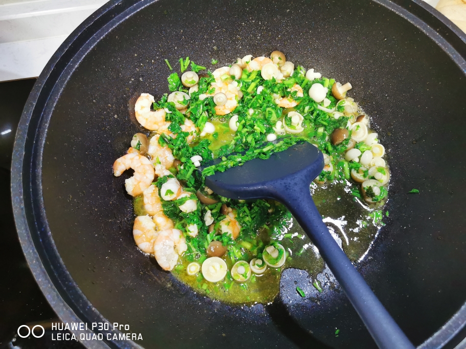 荠菜双菇烩虾仁（漂亮配色，孩子爱吃）的做法 步骤6