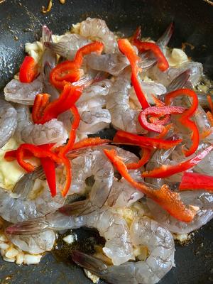 黄油蒜香虾的做法 步骤3