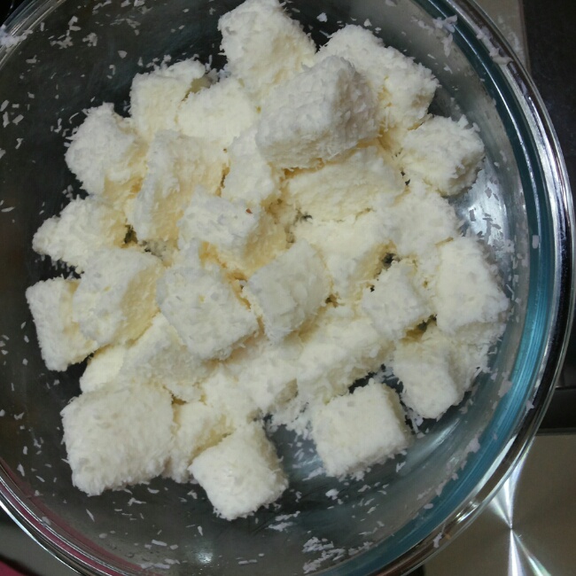 完胜85度C牛奶椰丝小方