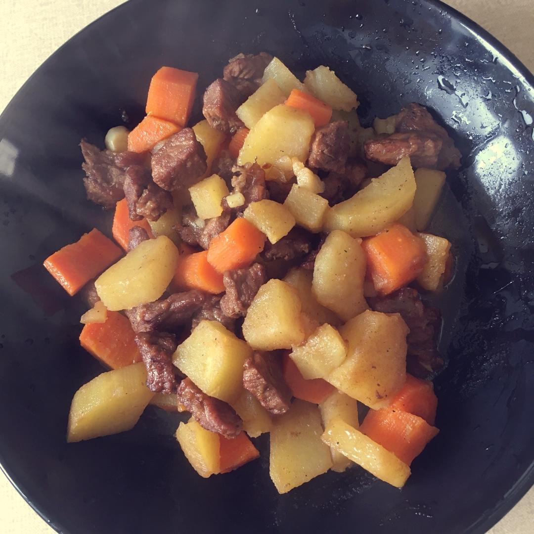 土豆胡萝卜炖牛肉