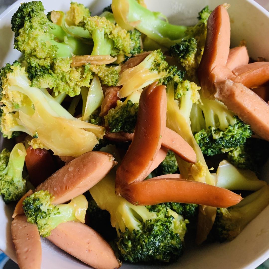 蒜香西兰花炒脆皮肠