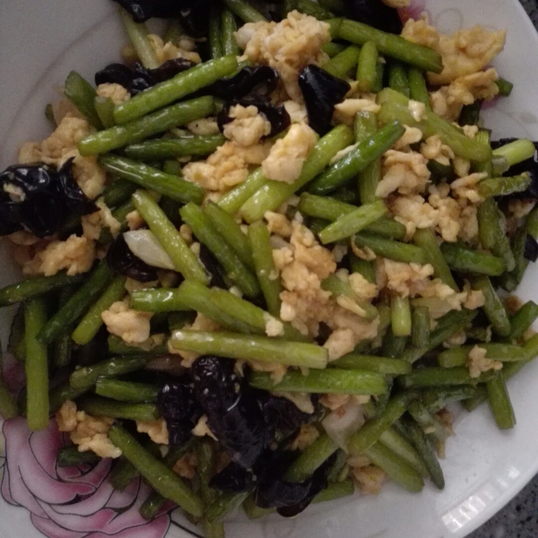 蒜薹木耳炒鸡蛋