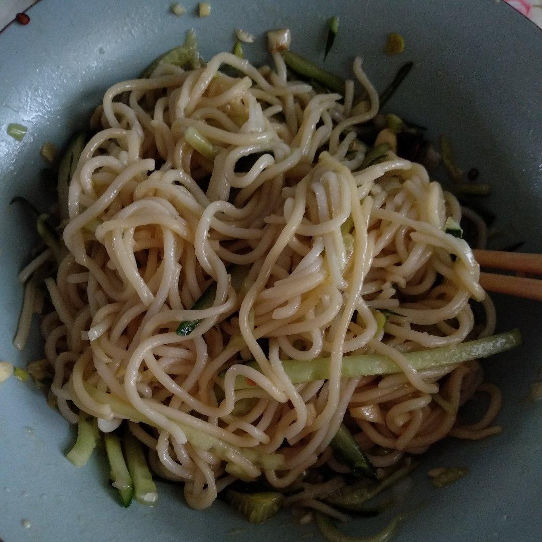 姥姥的爽口凉面！（干拌挂面）