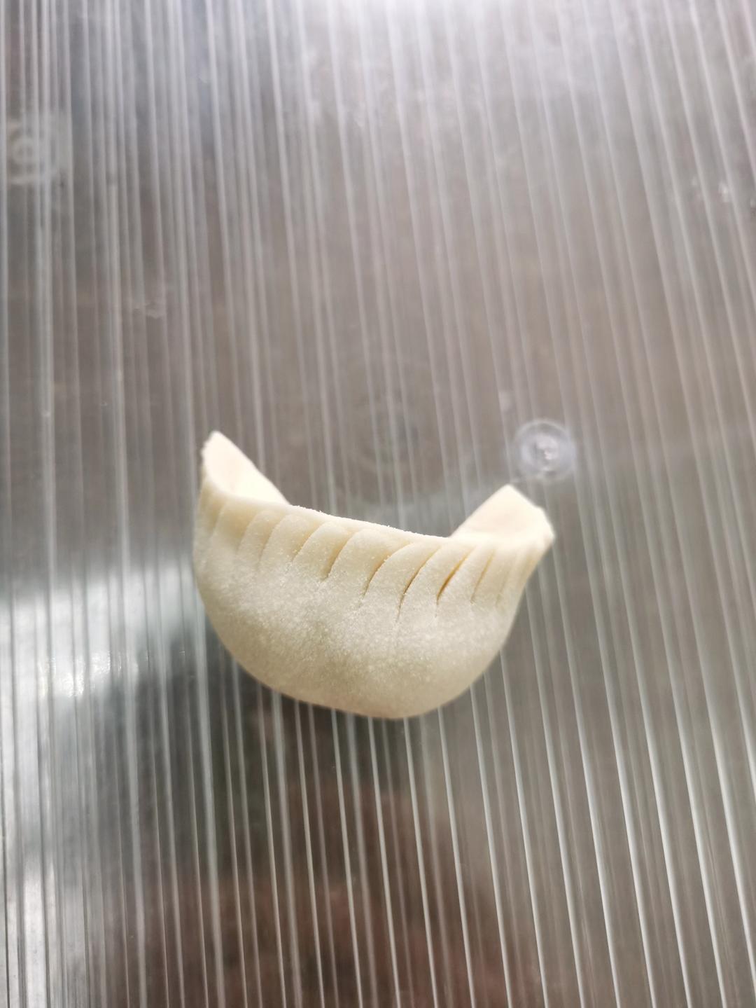 中式面点-月牙饺子捏制技巧