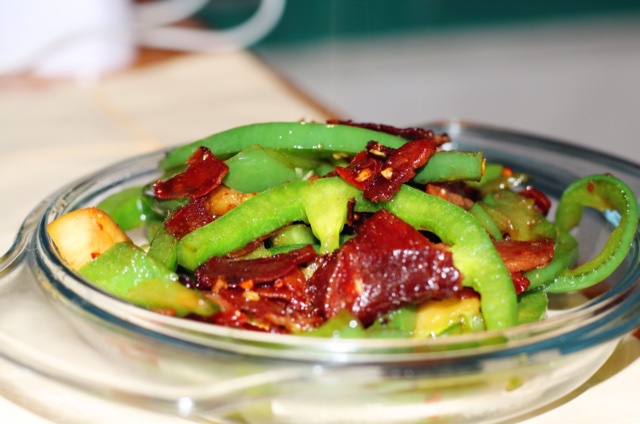 云南家常菜青椒炒火腿