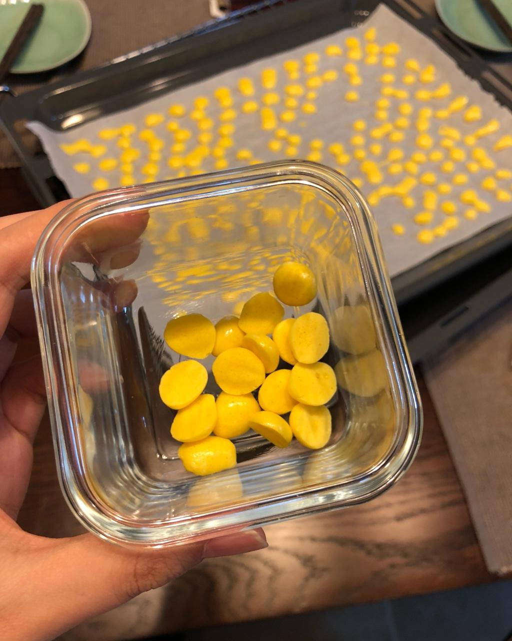 入口即化的无添加蛋黄溶豆