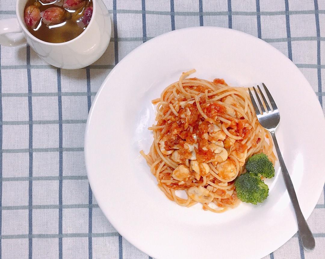 鸡肉蘑菇茄汁意面