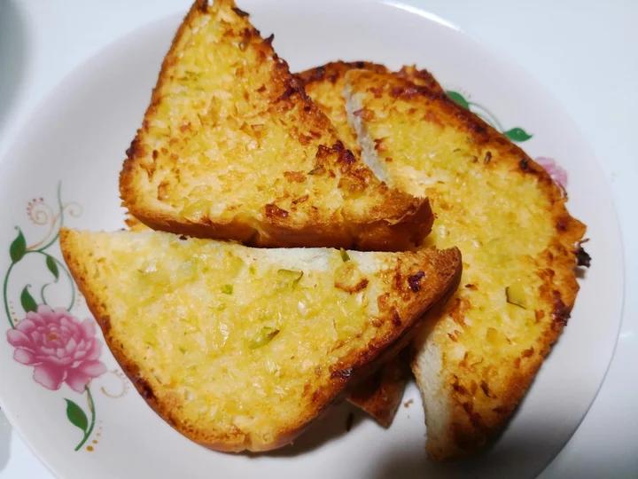 吃完还想啃手指的蒜香烤吐司面包