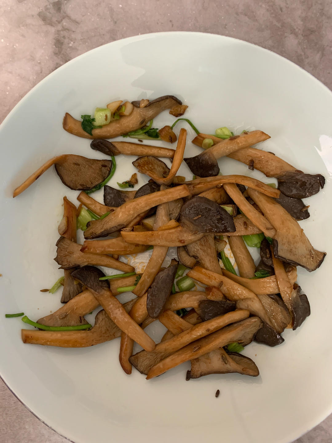 不一样的风情秀珍菇（小平菇），有了孜然加身。
