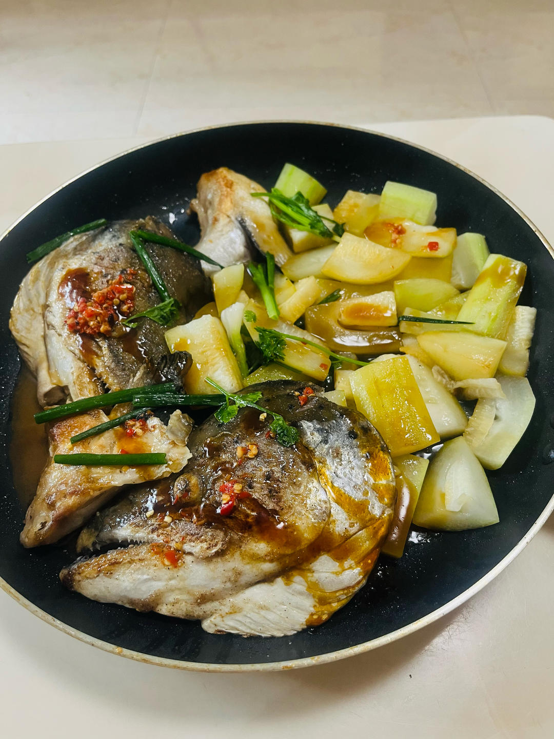 酱焖三文鱼头（拌饭绝配）