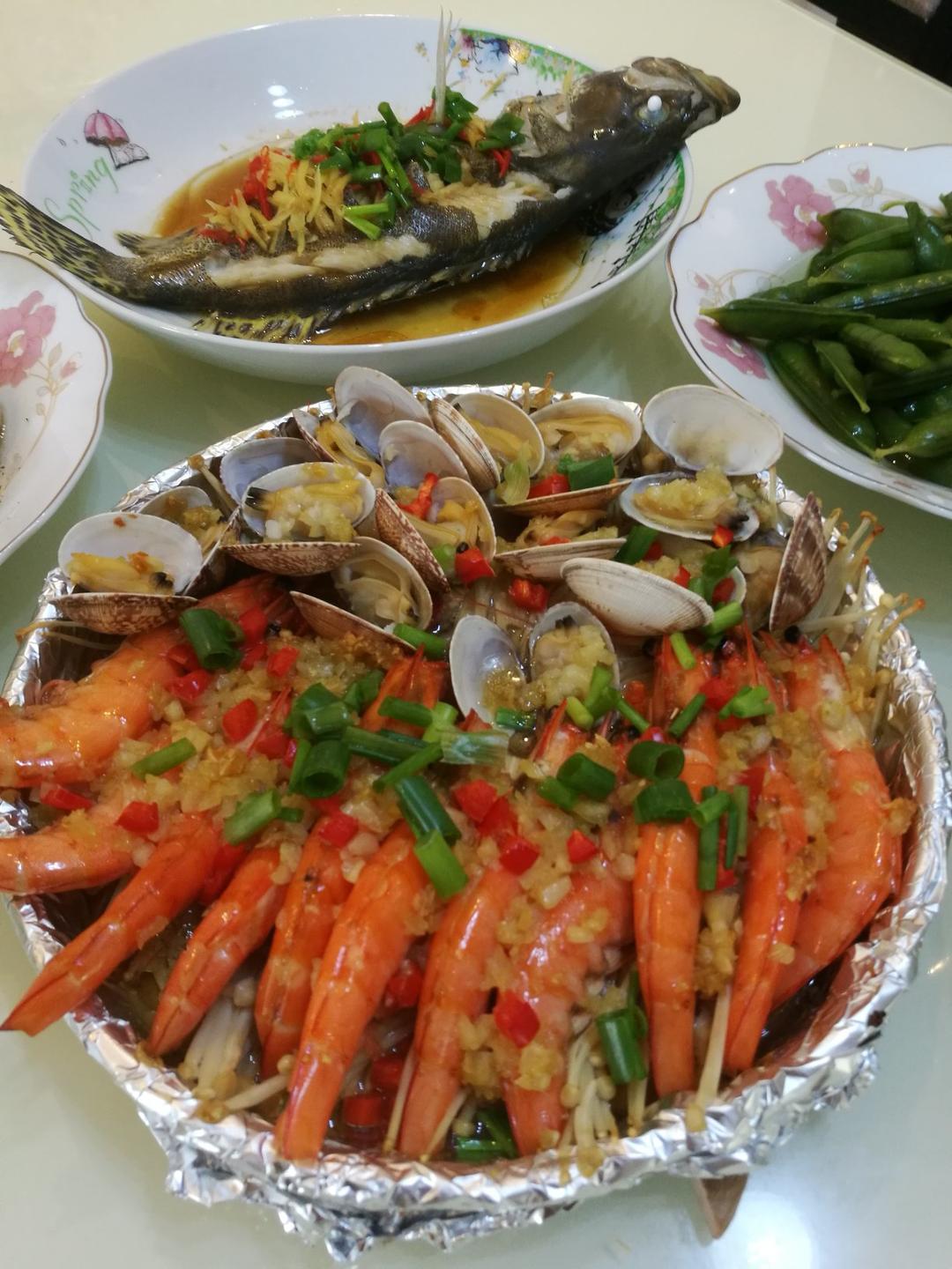 蒜蓉金针菇烤花蛤虾