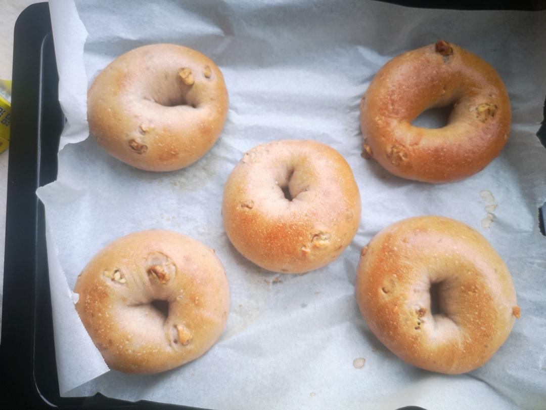 蜂蜜全麦核桃贝果