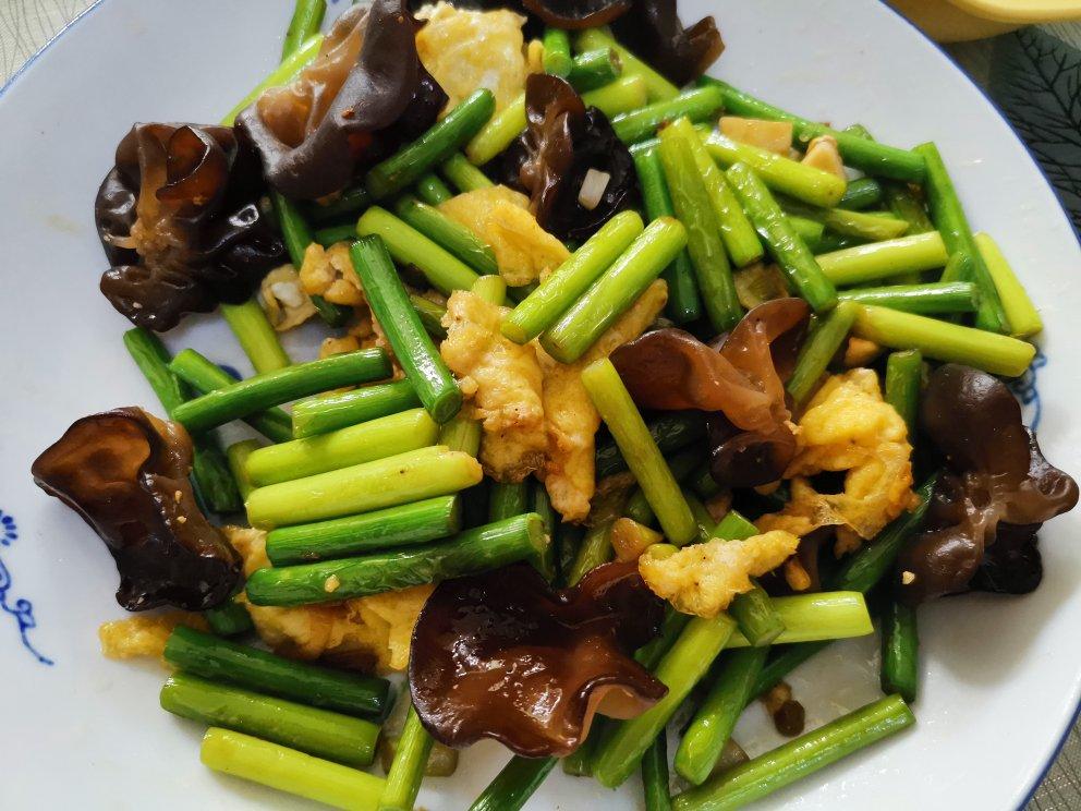 两分钟做好蒜苔炒鸡蛋